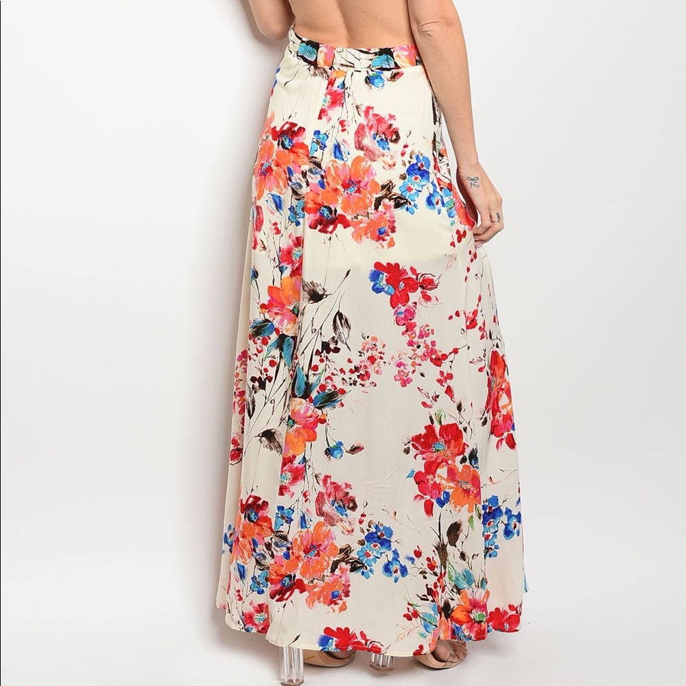 Beautiful Cutout Floral Maxi Dress - Picture 4 of 6